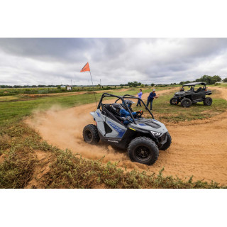 багги RZR 200